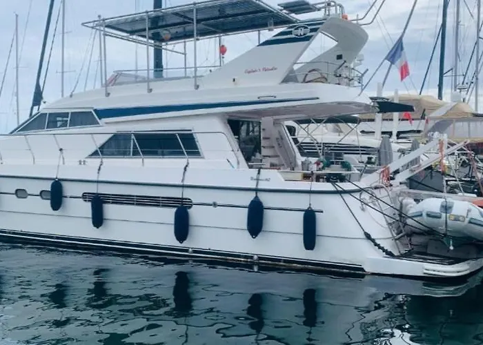 Golfe-Juan Yacht